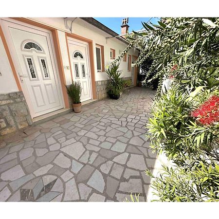 Apartments Okuka Tivat Bagian luar foto