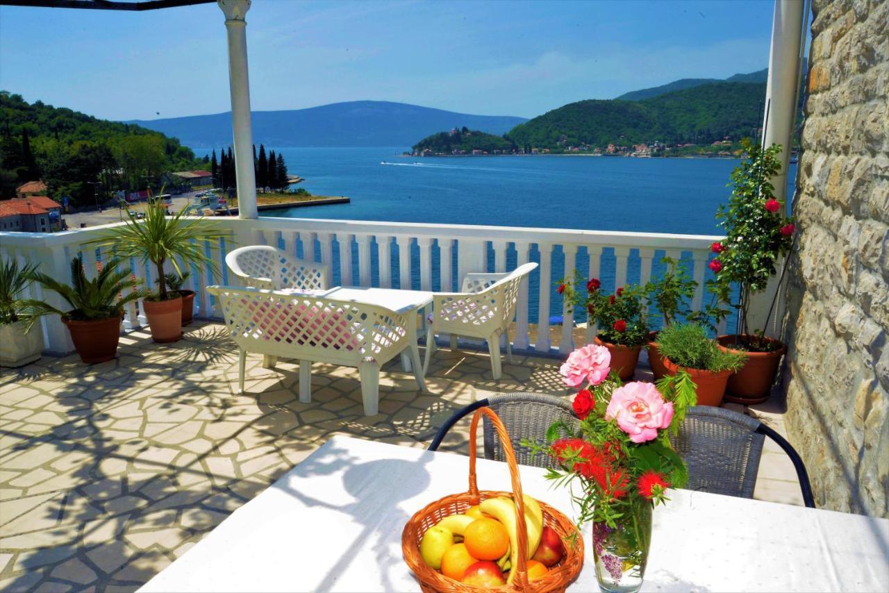 Apartments Okuka Tivat Bagian luar foto