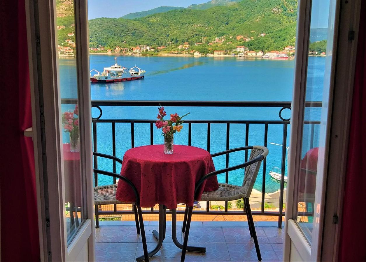 Apartments Okuka Tivat Bagian luar foto