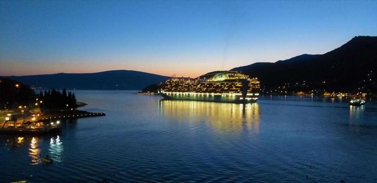 Apartments Okuka Tivat Bagian luar foto