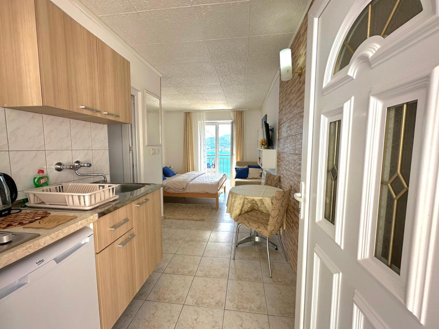 Apartments Okuka Tivat Bagian luar foto