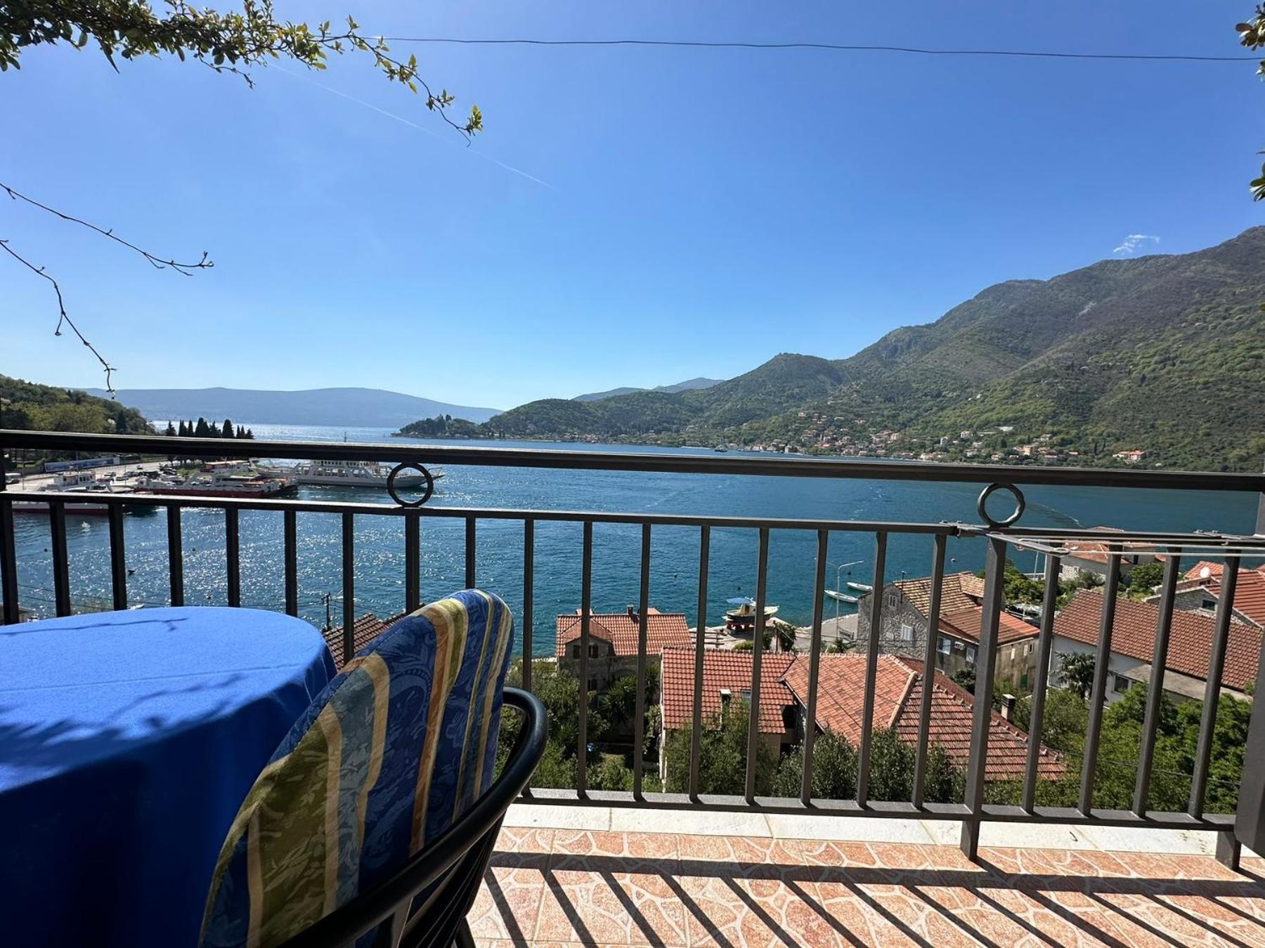 Apartments Okuka Tivat Bagian luar foto