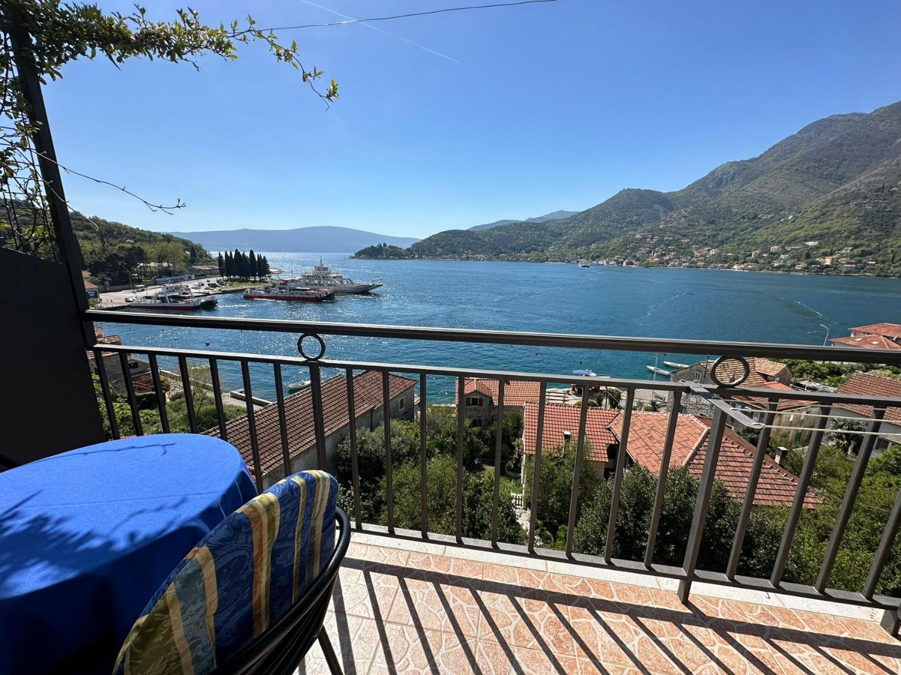 Apartments Okuka Tivat Bagian luar foto