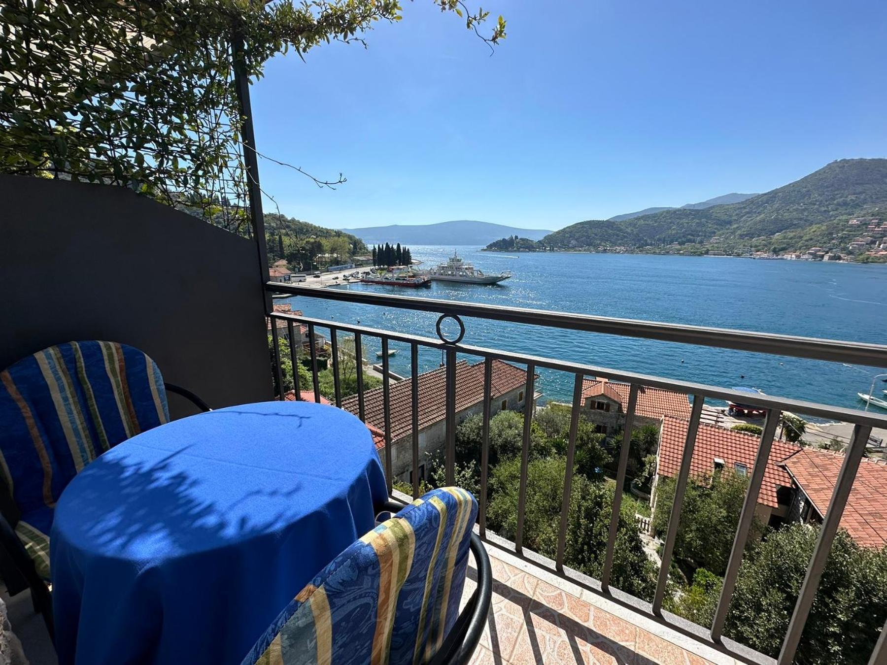 Apartments Okuka Tivat Bagian luar foto