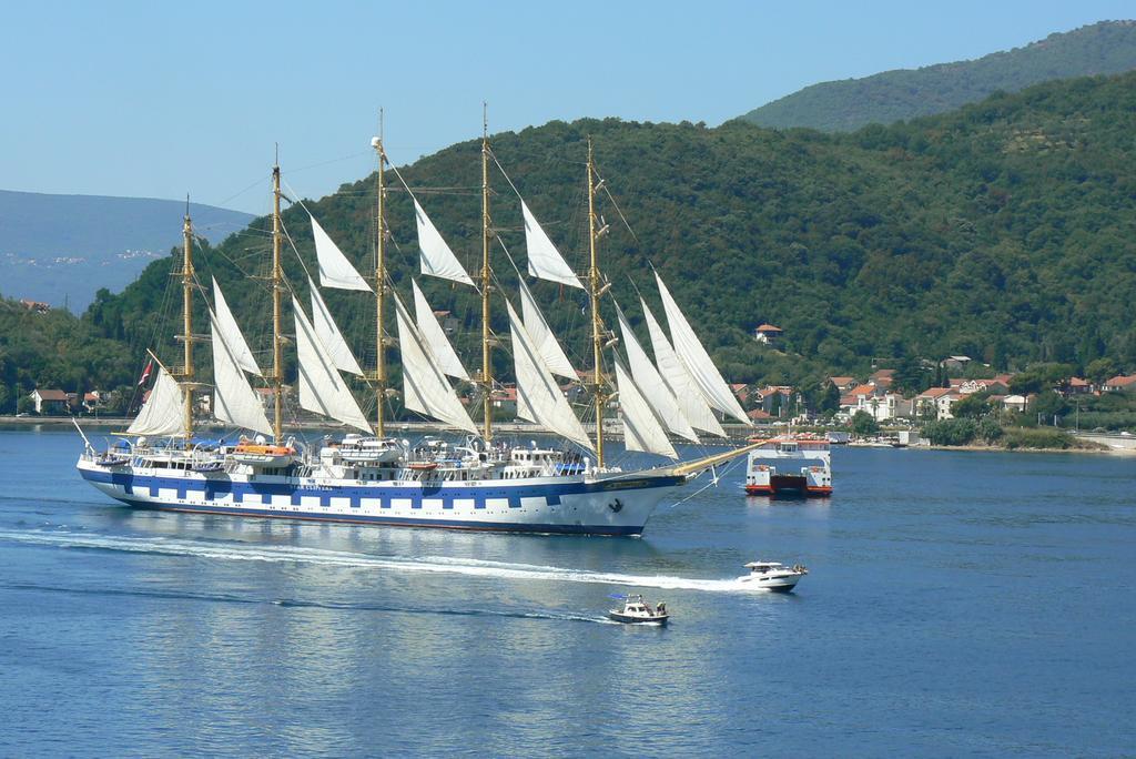 Apartments Okuka Tivat Bagian luar foto