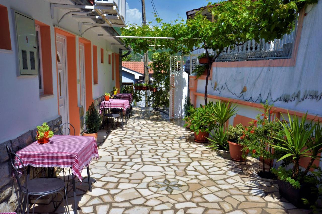 Apartments Okuka Tivat Bagian luar foto